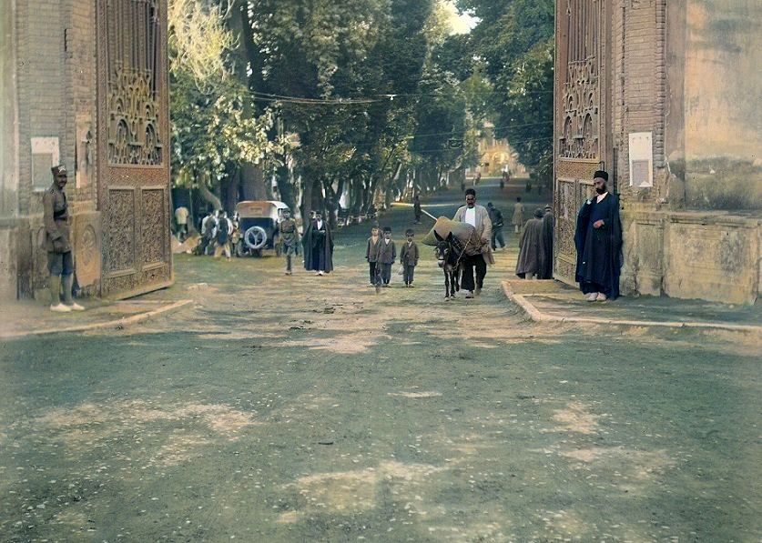(تصاویر) سفر به عصر قاجار؛ از پسر رقاص و دلقک دربار تا قدیمی‌ترین عکس بیمارستان