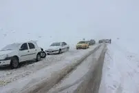 (ویدئو) همراهی پلیس با مردم در جاده‌های برفی شمال