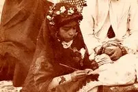 عکس| سفر به ایران قدیم؛ «دختران قاجاری در کلاس درس»؛ 130 سال قبل