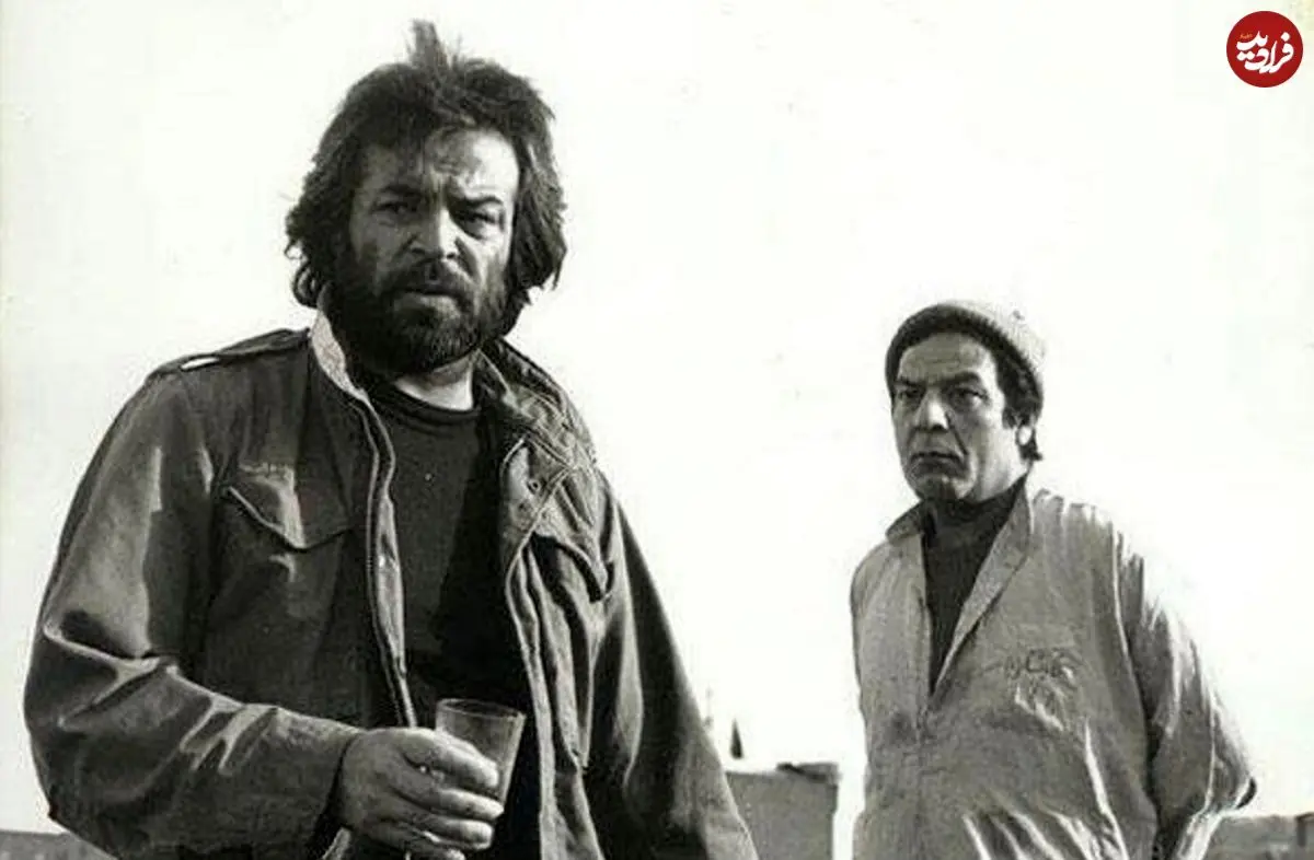 تصاویر| سفر در زمان؛ «ایرج قادری» در حال صحبت کردن با تلفن در دفترش؛ سال 78