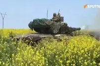 (ویدیو) لحظه هدف قرارگرفتن مواضع ارتش اوکراین توسط تانک T-80