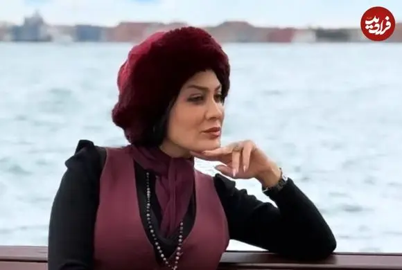 عکس| سفر زمان؛ «زهرا جهرمی» بازیگر سریال سوجان در کنار یک هوادار