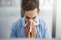 ۵ بلایی که نگه داشتن عطسه بر سر بدن می آورد