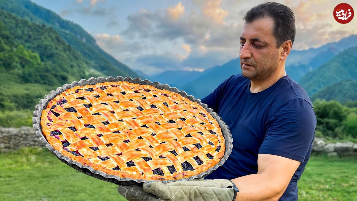 ببینید؛ غذای روستایی در آذربایجان؛ چیدن تمشک در جنگل و تهیه مربا و کیک با آن