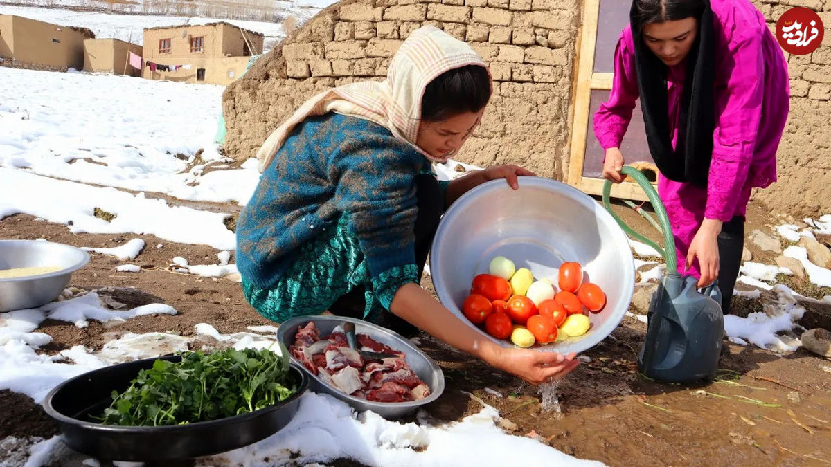 (ویدئو) غذای روستایی در افغانستان؛ پخت کابلی پلو و نان تازه