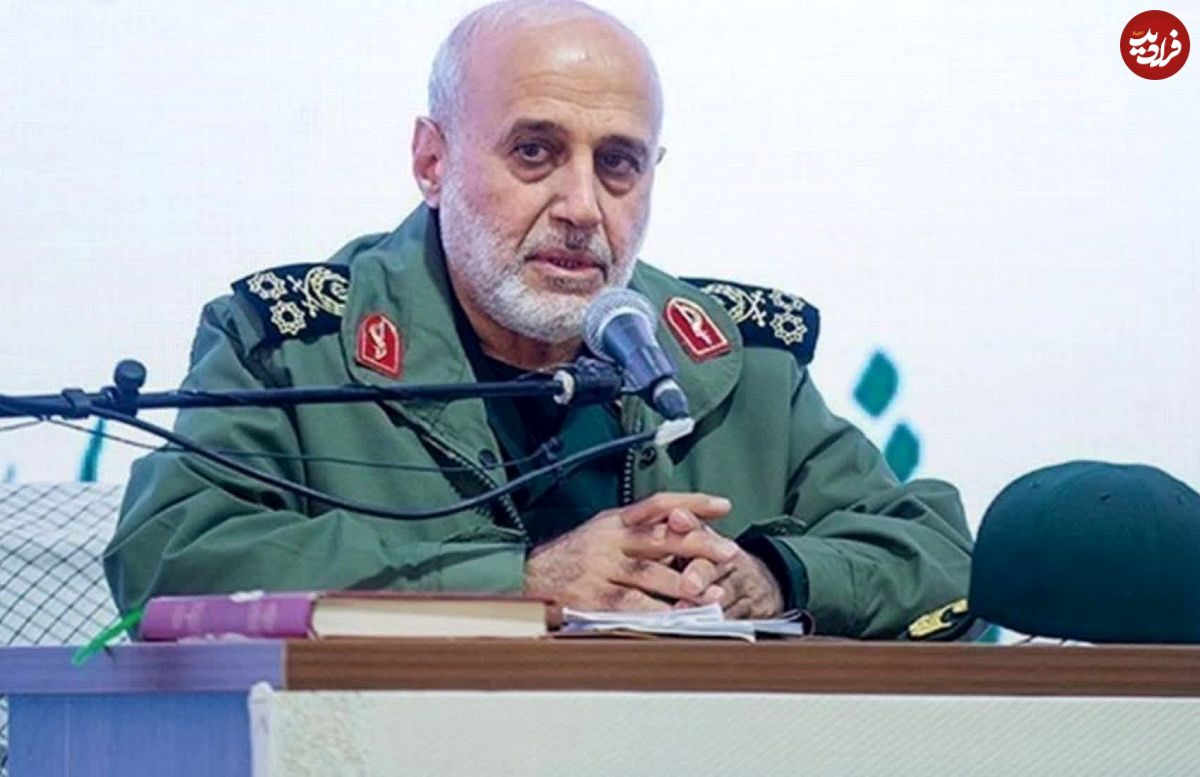 عکس؛ سفر در زمان؛ «سرلشکر رشید و رهبر انقلاب» در حال نصب درجه سرلشکری عزیز جعفری؛ سال 86