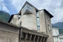 تصاویر؛ اثر معماری عجیب در دل شهر قرون‌وسطایی ایتالیا