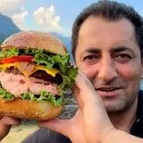 ببینید| غذای روستایی در آذربایجان؛ برداشت میوه و تهیه چیزبرگر در طبیعت 