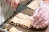 ببینید| غذای خیابانی در آمریکا؛ پخت کوکی با مربای تمشک و شکلات در شیکاگو