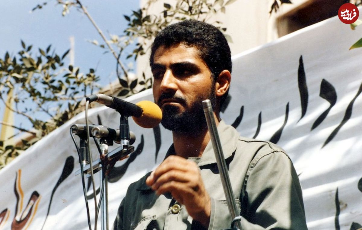 عکس؛ سفر در زمان؛ «سردار سلیمانی و رهبر انقلاب» در یک نمایشگاه نظامی؛ دهه 80