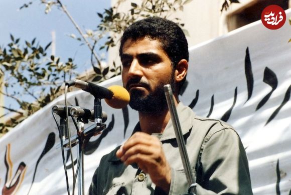 عکس؛ سفر در زمان؛ «سردار سلیمانی و رهبر انقلاب» در یک نمایشگاه نظامی؛ دهه 80