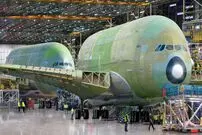 (ویدئو) چطور ایرباس A380 گران ترین هواپیمای مسافری جهان در کارخانه تولید می شود؟