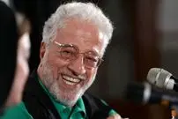 عکس| سفر زمان؛ «علیرضا خمسه» با تیپ سرخپوستی روی صحنه تئاتر؛ سال 92