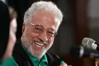 عکس| سفر زمان؛ «علیرضا خمسه» با تیپ سرخپوستی روی صحنه تئاتر؛ سال 92