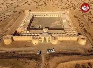 عکس| سفر به ایران قدیم؛ تصویری از حیاط شلوغ یک کاروانسرا در دوران قاجار