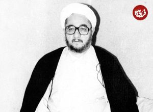 عکس؛ سفر در زمان؛ «محمدصادق خلخالی در کنار امام خمینی در یکی از دیدارها»؛ بهمن 57