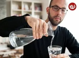 نظریه جدید محققان: نوشیدن آب هنگام غذا خوردن ممکن است باعث پرخوری شود!