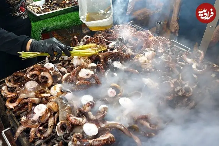 ببینید| غذای خیابانی در مالزی؛ هشت پا کبابی در کوالالامپور