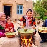 ببینید| غذای روستایی در افغانستان؛ پخت آش سنتی و نان در باغی سرسبز