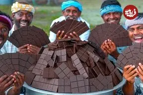 ببینید| غذای روستایی در هند؛ تهیه شیک شکلات تلخ به روش پدر و پسران هندی
