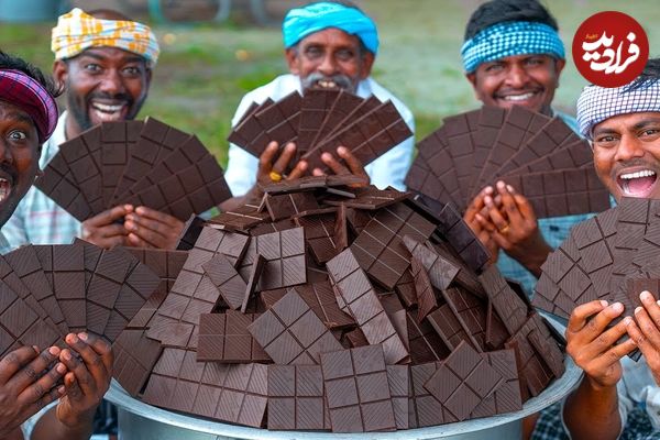 ببینید| غذای روستایی در هند؛ تهیه شیک شکلات تلخ به روش پدر و پسران هندی
