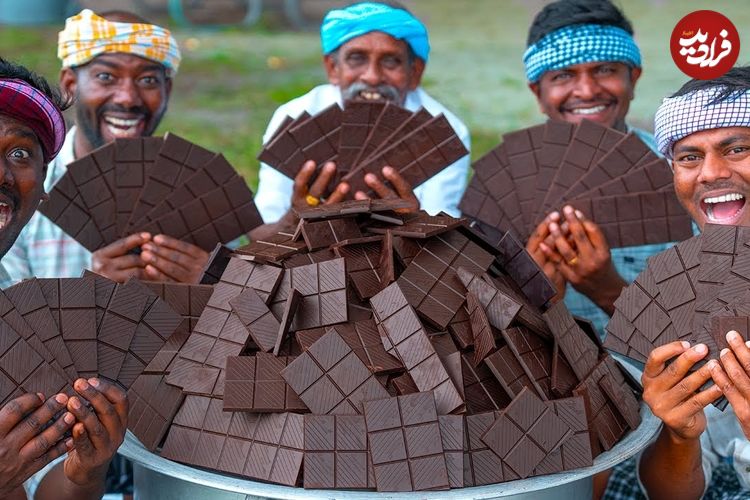 ببینید| غذای روستایی در هند؛ تهیه شیک شکلات تلخ به روش پدر و پسران هندی