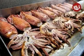 ببینید| غذای خیابانی در کره؛ کباب کردن ماهی مرکب و ماهی ماکرل در سئول