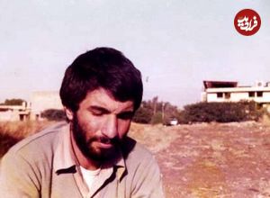 عکس؛ سفر در زمان؛ «محمد جهان آرا» در کنار دو همرزم اش در جبهه؛ سال 60