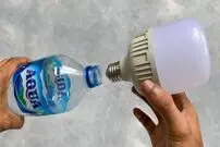 (ویدئو) نحوه ساخت یک ابزار کاربردی با بطری آب معدنی برای وصل کردن لامپ LED