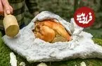 ببینید| غذای روستایی در سوئیس؛ پخت مرغ کامل در لایه ای از نمک و در جنگلی زیبا 