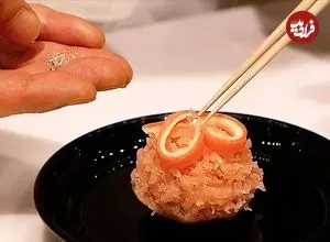 ببینید| غذای خیابانی در ژاپن؛ تهیه شیرینی های سنتی به شکل های مختلف در توکیو