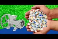 (ویدئو) اگر 150 تیله مرمر زیبا را داخل چرخ گوشت بیندازیم، چه اتفاقی می افتد؟