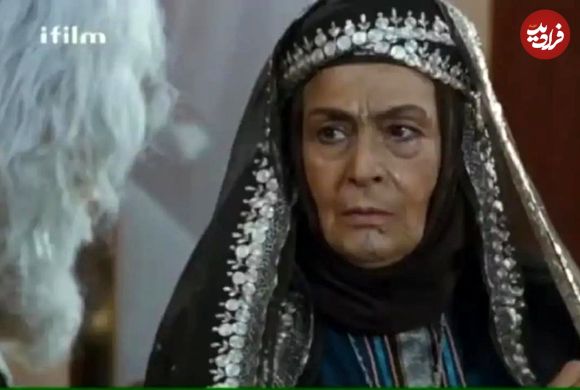 عکس؛ سفر در زمان؛ «دُومه مادر مختار» سریال مختارنامه در 97 سالگی؛ سال 1403