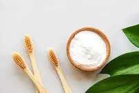 راست آزمایی؛ آیا مسواک زدن با جوش شیرین بی‌خطر است؟