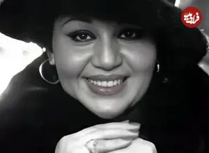 عکس| سفر در زمان؛ «هایده و مهستی» در جوانی و در مقابل آرامگاه فردوسی