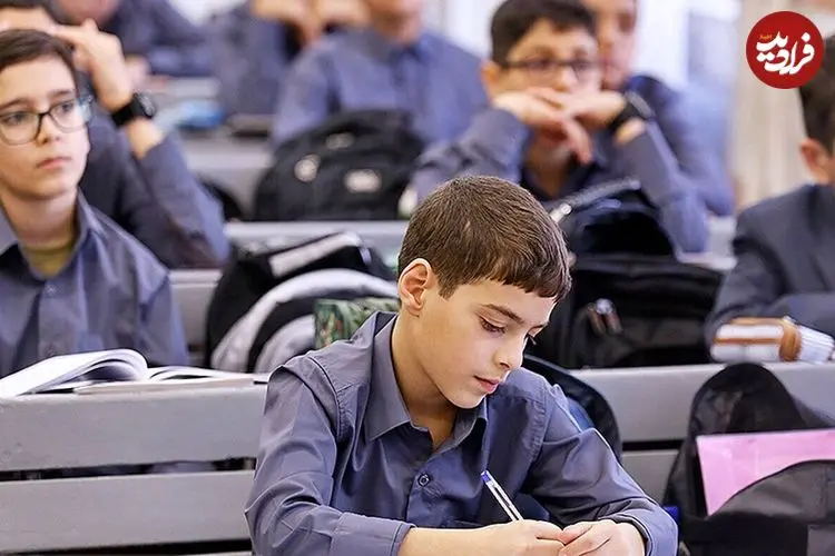 ببینید؛ اقدام تحسین برانگیز معلم ایرانی با رویای بزرگسالی دانش آموزان