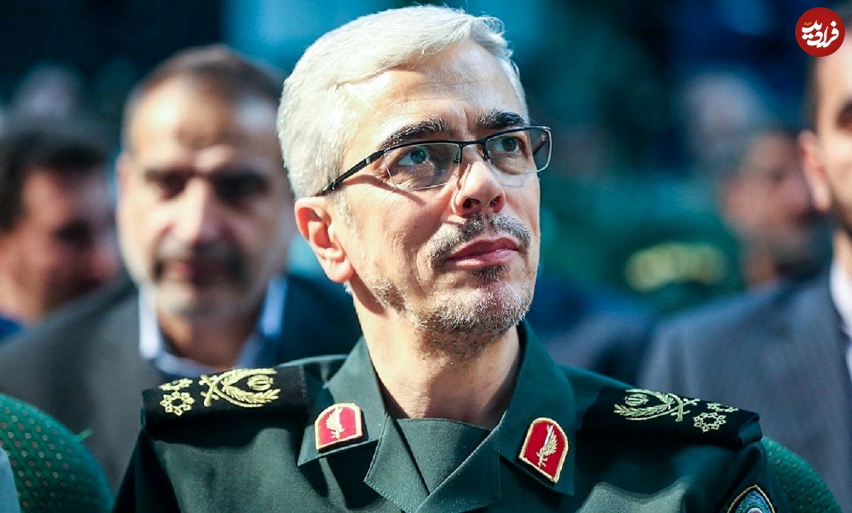 عکس؛ سفر در زمان؛ «سرلشکر باقری» در مراسم تشییع برادرش حسن باقری؛ سال 61