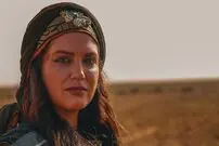 عکس| سفر در زمان؛ «سوزانا آلوز» بازیگر سریال بیگانگان در تهران؛ سال 1403
