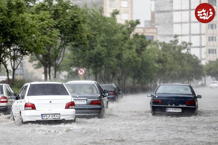ببینید؛ باران شدید بندرانزلی را زیر آب برد؛ آبگرفتگی ۳۵ خانه