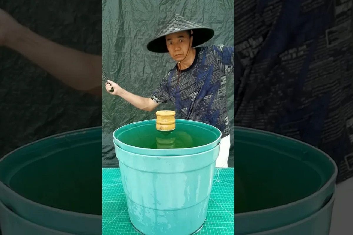(ویدئو) مهارت باورنکردنی این مرد ژاپنی در برش زدن آب با ساتور