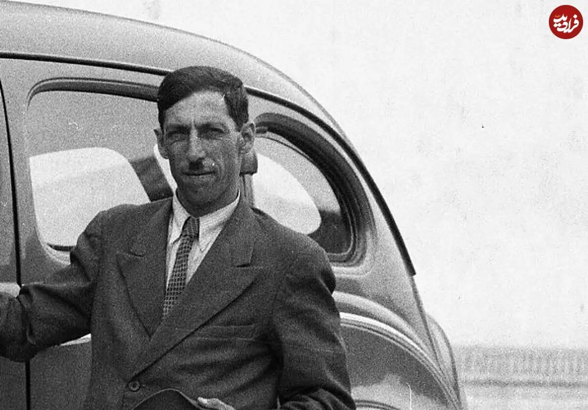 عکس| سفر زمان؛ رانندۀ تهرانی در کنار ماشینش در یکی از خیابان‌های تهران؛ سال 1317