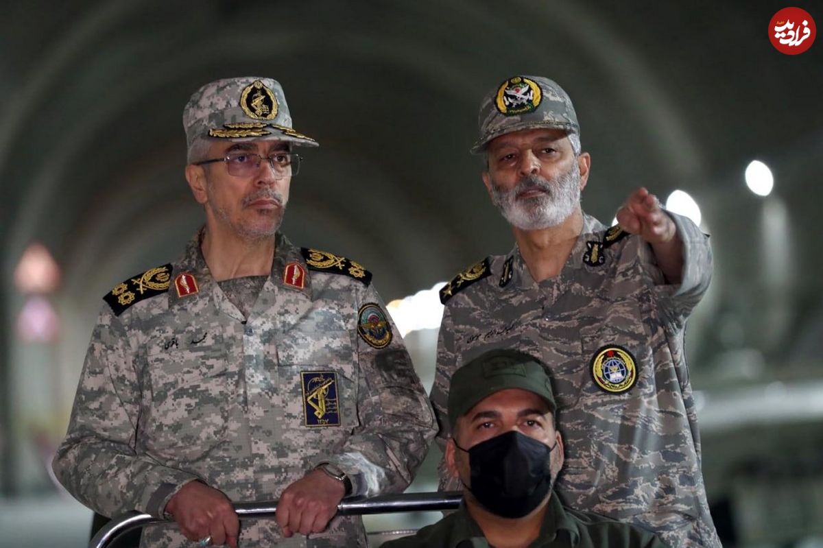 عکس؛ سفر در زمان؛ «سرلشکر باقری» در حال نماز خواندن در جبهه؛ دهه 60