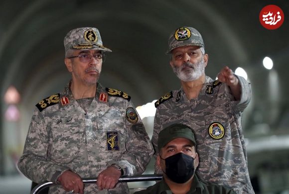عکس؛ سفر در زمان؛ «سرلشکر باقری» در حال نماز خواندن در جبهه؛ دهه 60