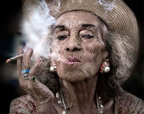 ترک عجیب سیگار در ۱۰۲ سالگی!