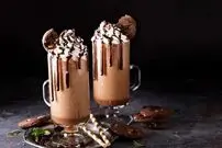 طرز تهیه شکلات گلاسه؛ نوشیدنی خنک و خوشمزه تابستانی