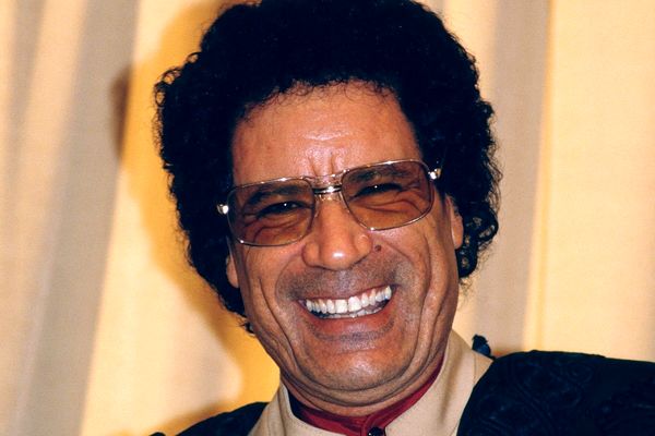 عکس| سفر در زمان؛ «رهبر انقلاب» در حال گفتگو با «معمر قذافی»؛ سال 65