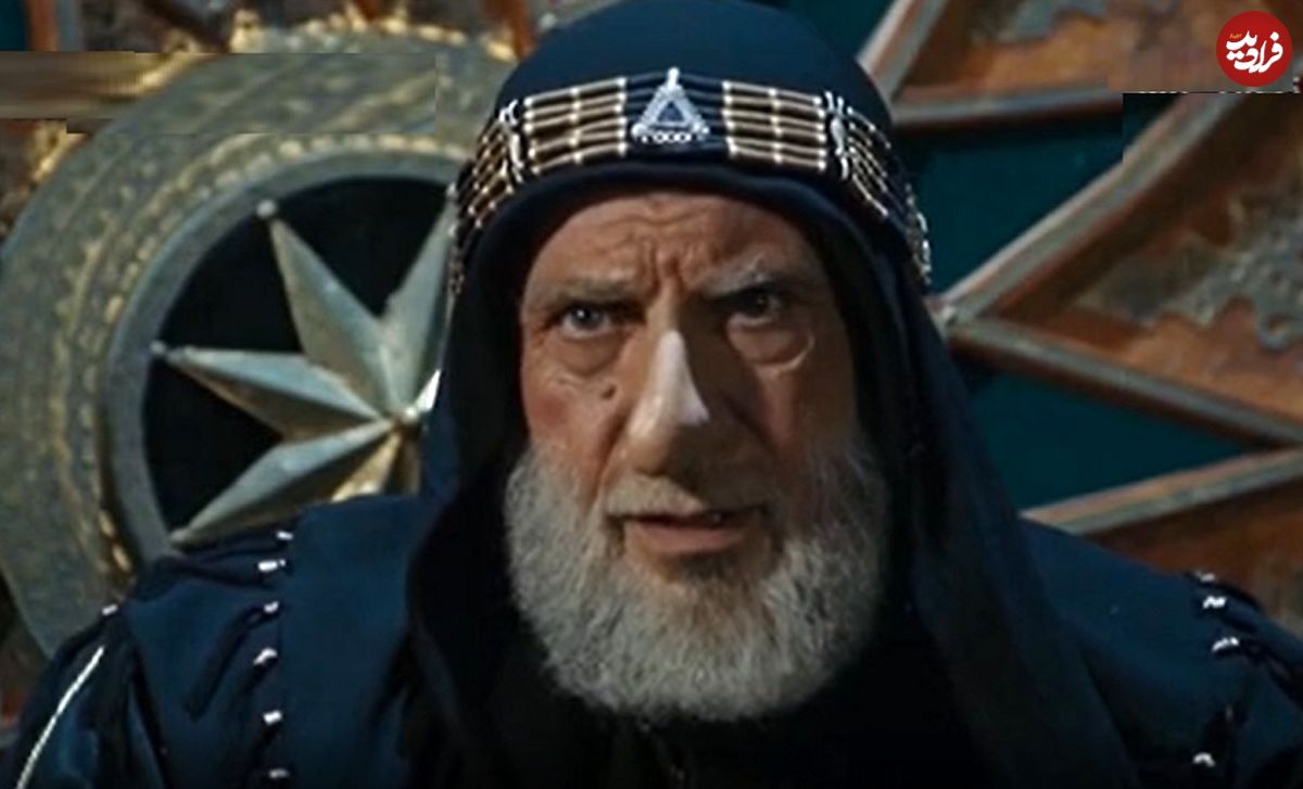 عکس| سفر به تاریخ؛ رنگ کردن ریش «عبدالله بن زبیر» در پشتصحنه سریال «مختارنامه»