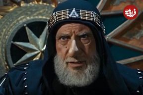 عکس| سفر به تاریخ؛ رنگ کردن ریش «عبدالله بن زبیر» در پشت‌صحنه سریال «مختارنامه»