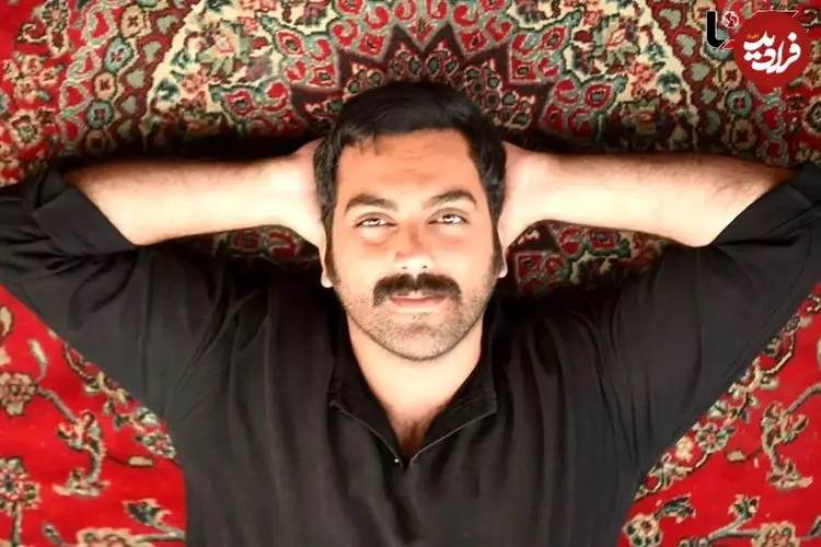 عکس| سفر زمان؛ تیپ و چهرۀ «سهراب» (سریال سوجان) در برنامۀ خوشا شیراز