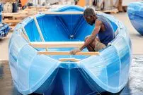 ببینید| مراحل ساخت یک قایق با تانکر آب 5000 لیتری در اندونزی